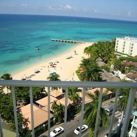 Sky Box Beach Suite At Montego Bay Club